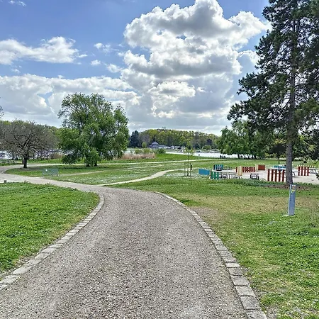 Au Calme Avec Vue Sur Parc, Proche De Paris *